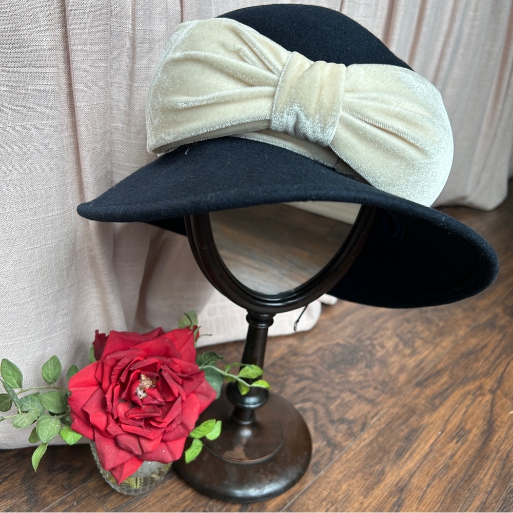 Elegant Wool Navy and Velvet Cream Women's Hat